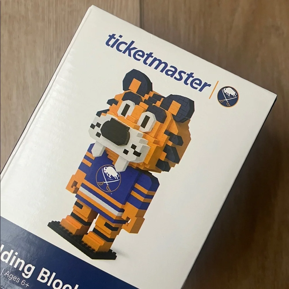 Buffalo Sabres Sabretooth Building Block Set - Picture 2 of 6